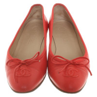 Chanel Slipper/Ballerinas aus Leder in Rot