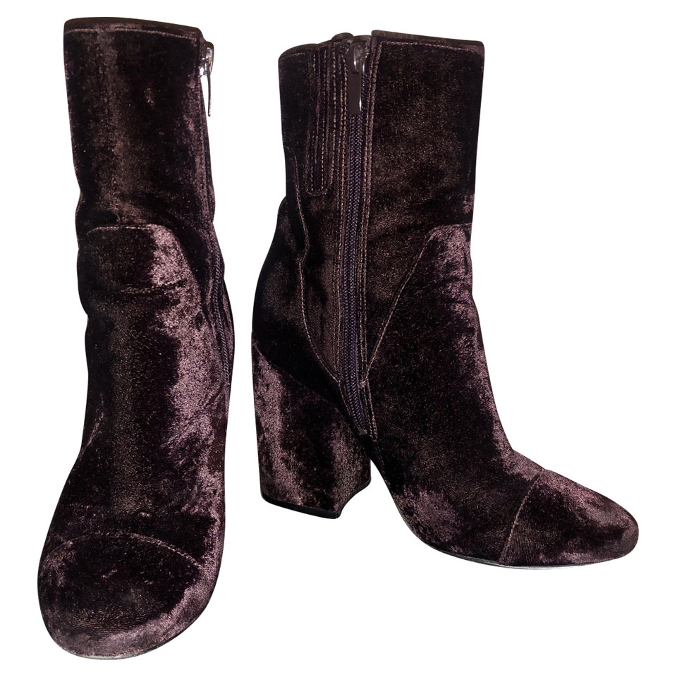 Kendall + Kylie Boots in Violet