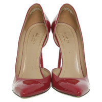 Gucci Pumps/Peeptoes aus Lackleder in Rot