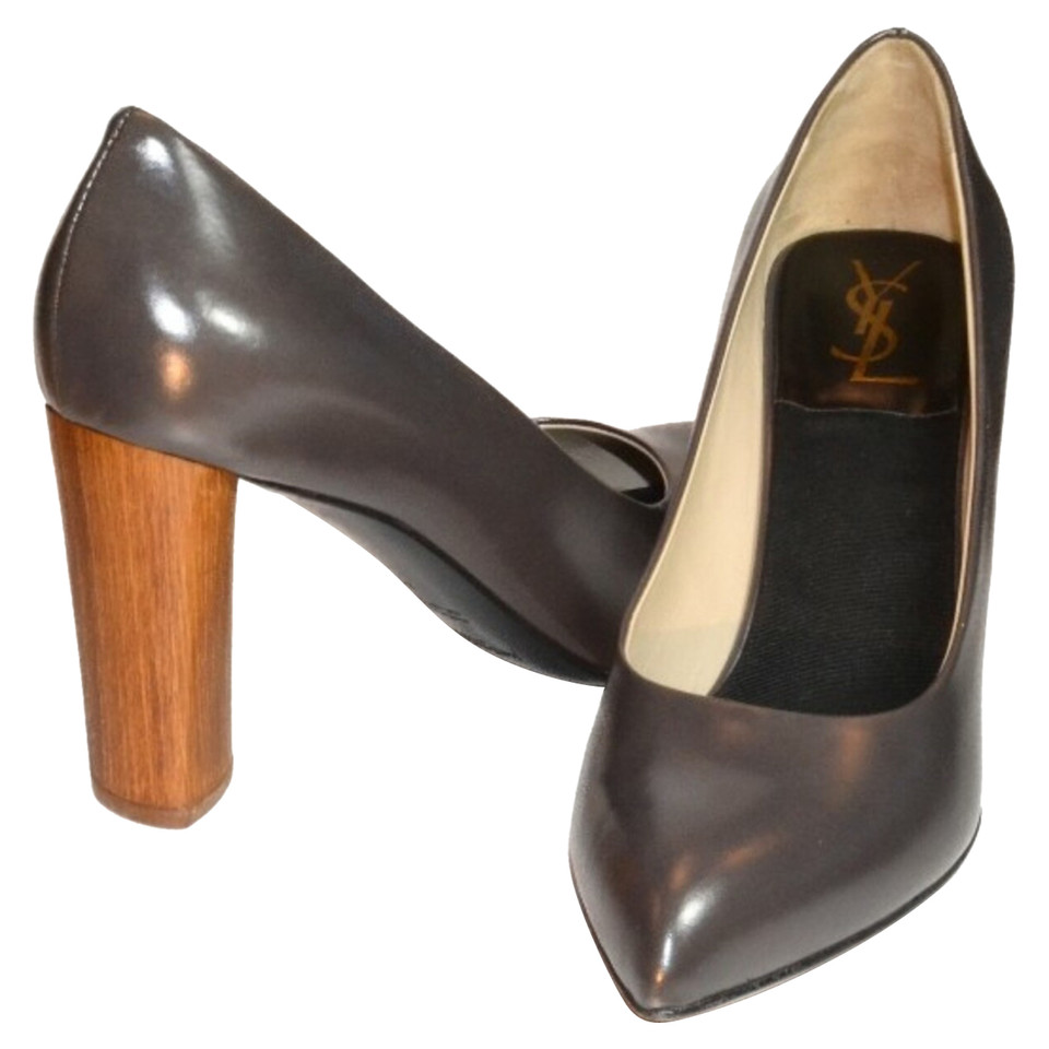 Yves Saint Laurent Pumps/Peeptoes aus Leder in Grau