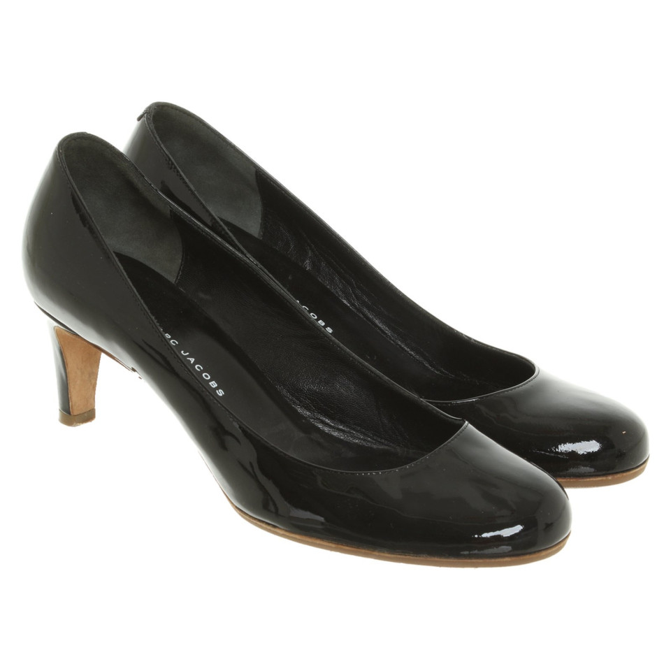 Marc Jacobs Pumps/Peeptoes aus Lackleder in Schwarz