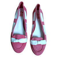 Moschino Love Slippers/Ballerina's Suède in Rood