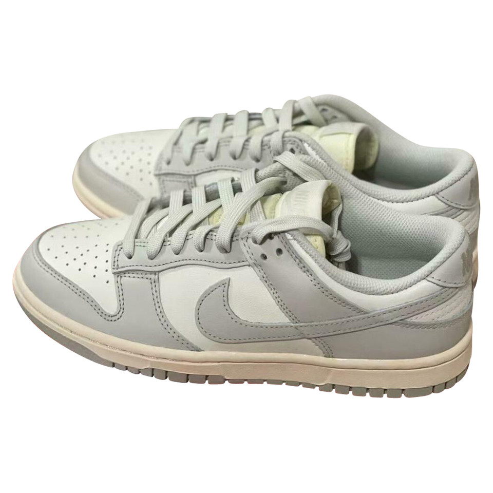 Nike Trainers Leather in Beige