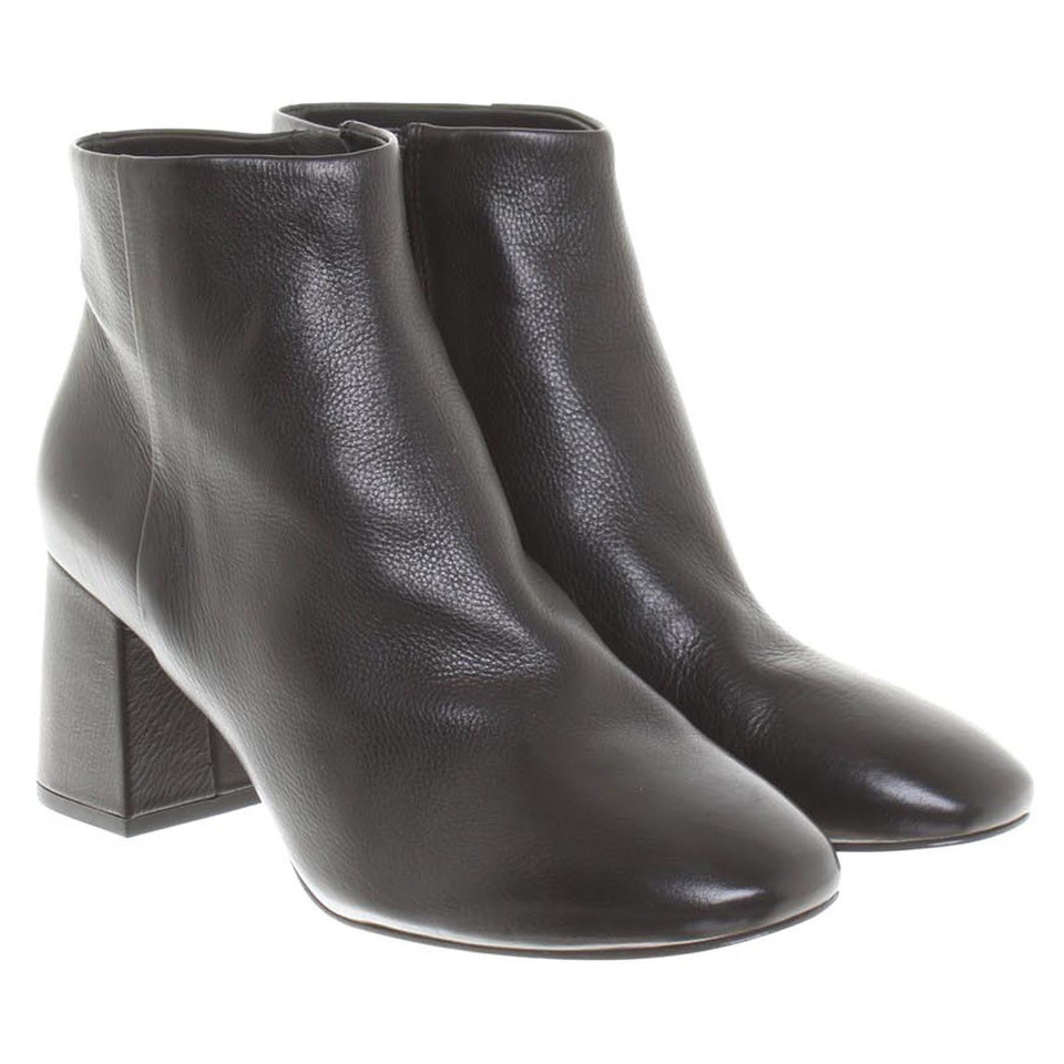 Ash Boots in Black