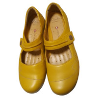 Clarks Slippers/Ballerinas Leather in Yellow