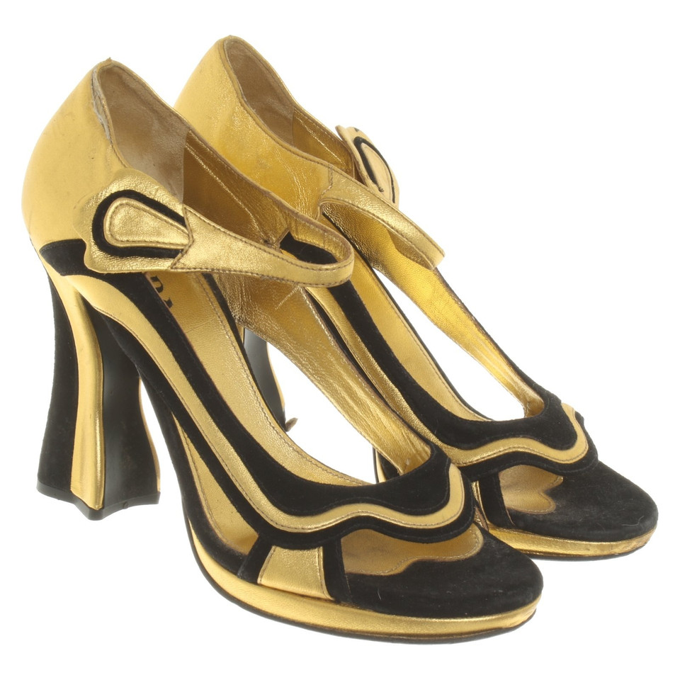 Prada Peep-toes in black / gold