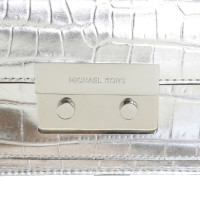 Michael Kors Umhängetasche aus Leder in Silbern