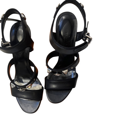 Hermès Sandalen aus Leder in Schwarz