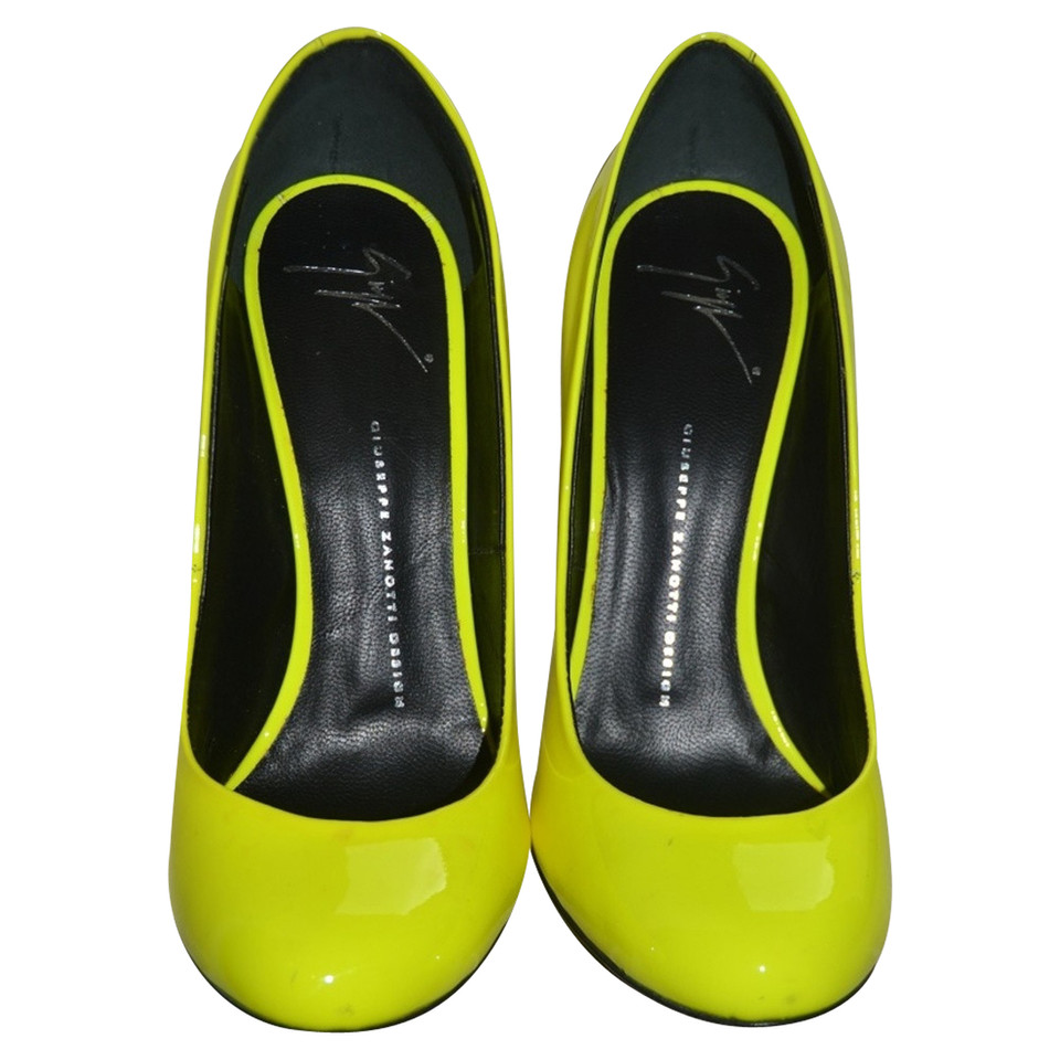 Giuseppe Zanotti Pumps/Peeptoes Patent leather in Yellow