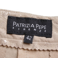 Patrizia Pepe Wildleder-Shorts in Beige