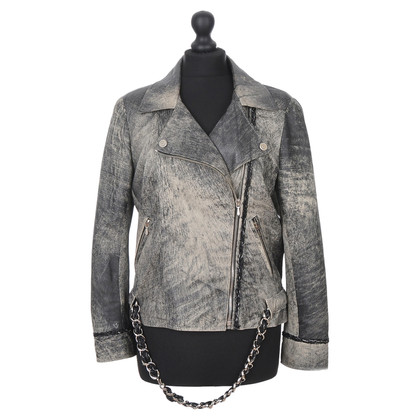 Chanel Jacke/Mantel aus Leder in Grau