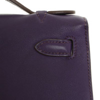 Hermès Kelly Clutch aus Leder in Violett