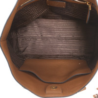 Prada Handtasche aus Leder in Ocker