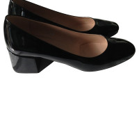 Tod's pumps made of lacquered leather