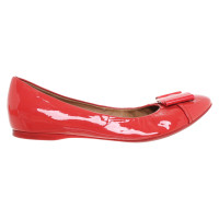 Salvatore Ferragamo Slipper/Ballerinas aus Lackleder in Rot