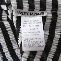 Issey Miyake Top con strisce orizzontali