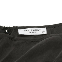 Equipment Shorts aus Seide in Grau