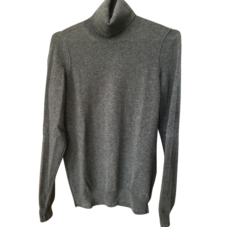 D&G Cashmere sweater with V-neck