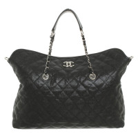 Chanel Shopper aus Leder in Schwarz