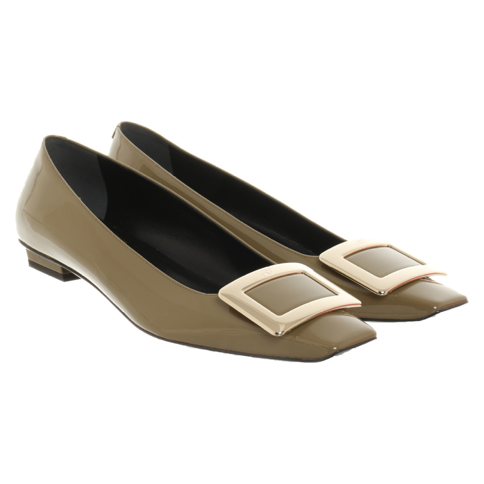 Roger Vivier Pumps/Peeptoes Patent leather in Khaki