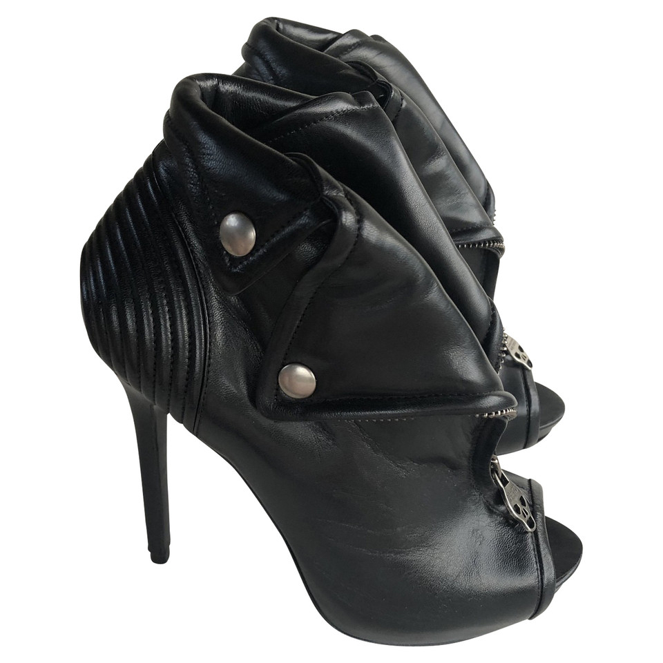 Alexander McQueen Ankle boots in black