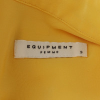 Equipment Zijden blouse in geel