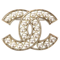 Chanel Logo brooch with pearls