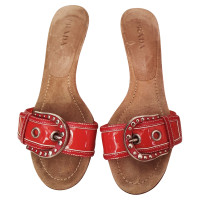 Prada Sandalen aus Lackleder in Rot