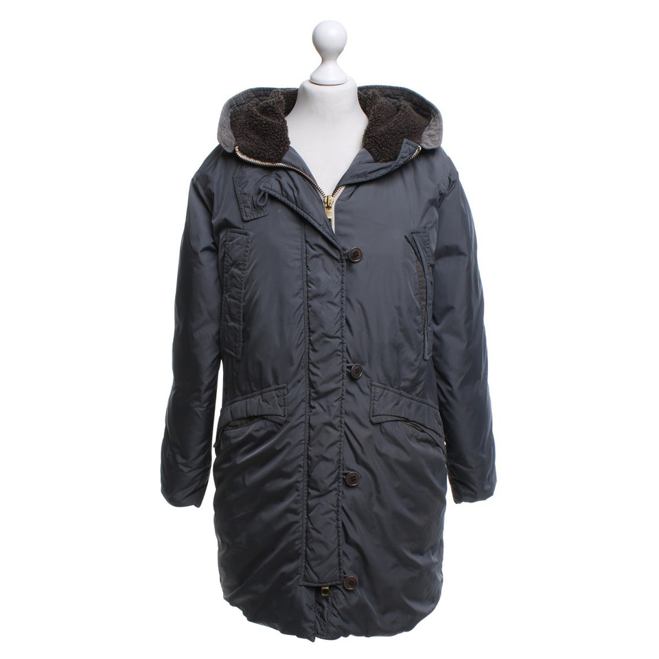 Closed Quilted cloak in dark gray