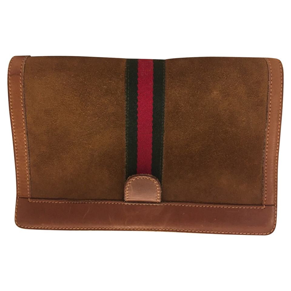 Gucci Clutch aus Wildleder in Braun