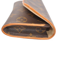 Louis Vuitton Pochette Leather in Brown