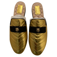 Gucci Sandalen aus Leder in Gold