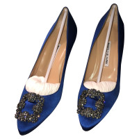 Manolo Blahnik Décolleté/Spuntate in Seta in Blu