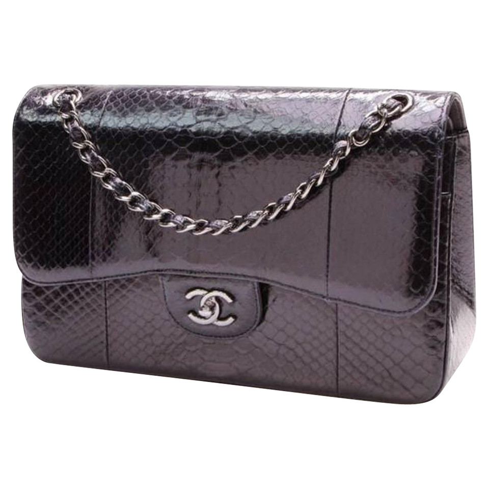 Chanel Classic Flap Bag Medium in Blu