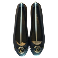 Louis Vuitton Slippers/Ballerina's Lakleer in Blauw