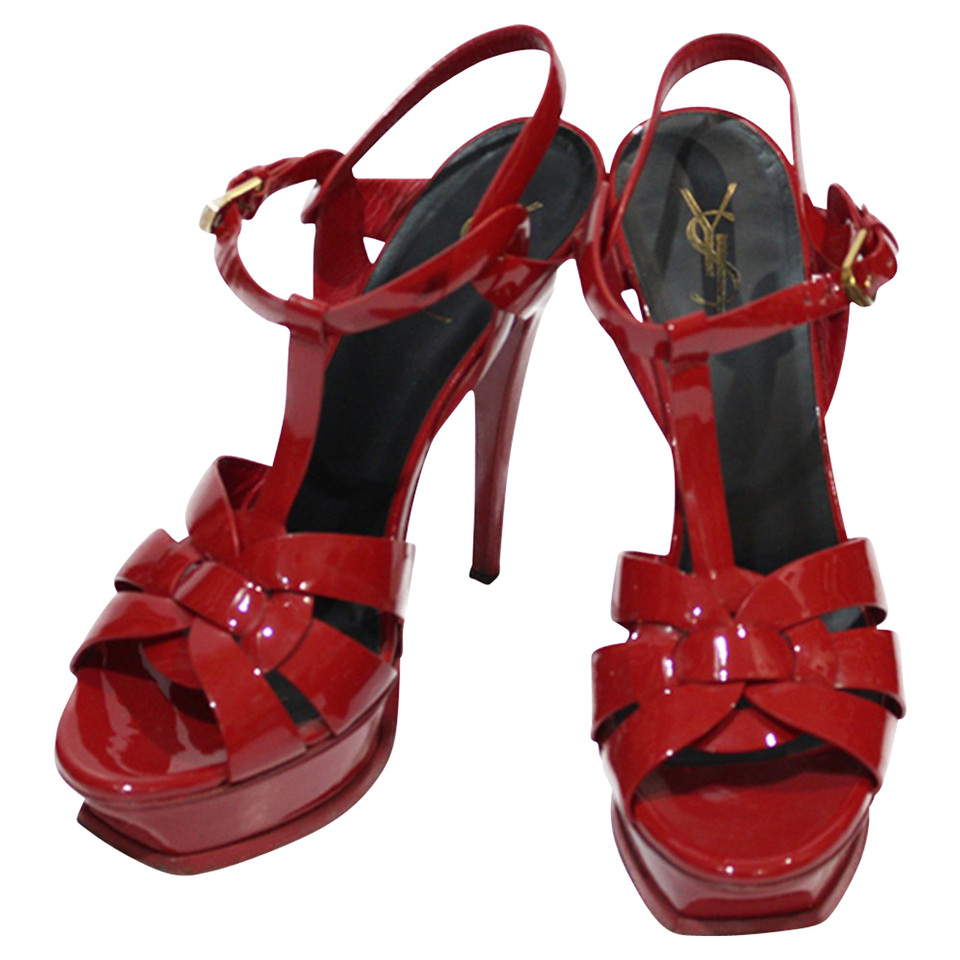 Yves Saint Laurent Sandalen aus Lackleder in Rot
