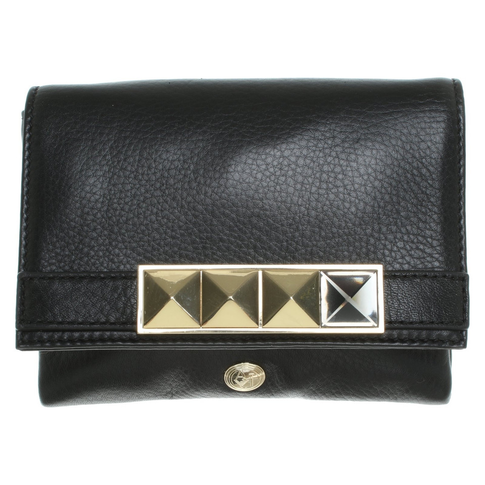 Armani clutch con rivetti