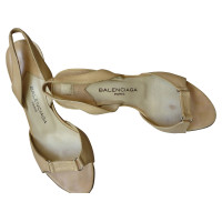 Balenciaga Sandalen aus Leder in Beige