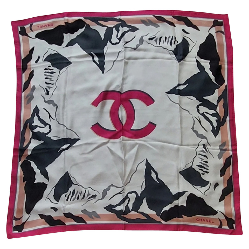 Chanel Carré Silk 90x90 Silk in Fuchsia