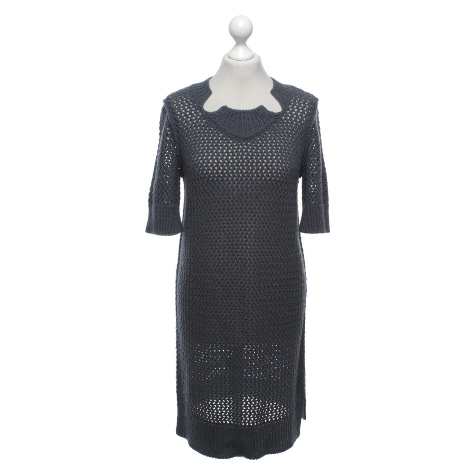 Closed Dress with lace pattern