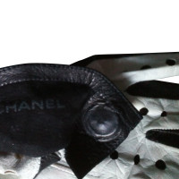 Chanel Gants CHANEL en cuir noir et blanc.