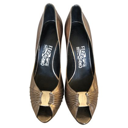 Salvatore Ferragamo Sandals Leather in Gold