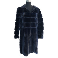 Fendi Jacke/Mantel aus Pelz in Blau