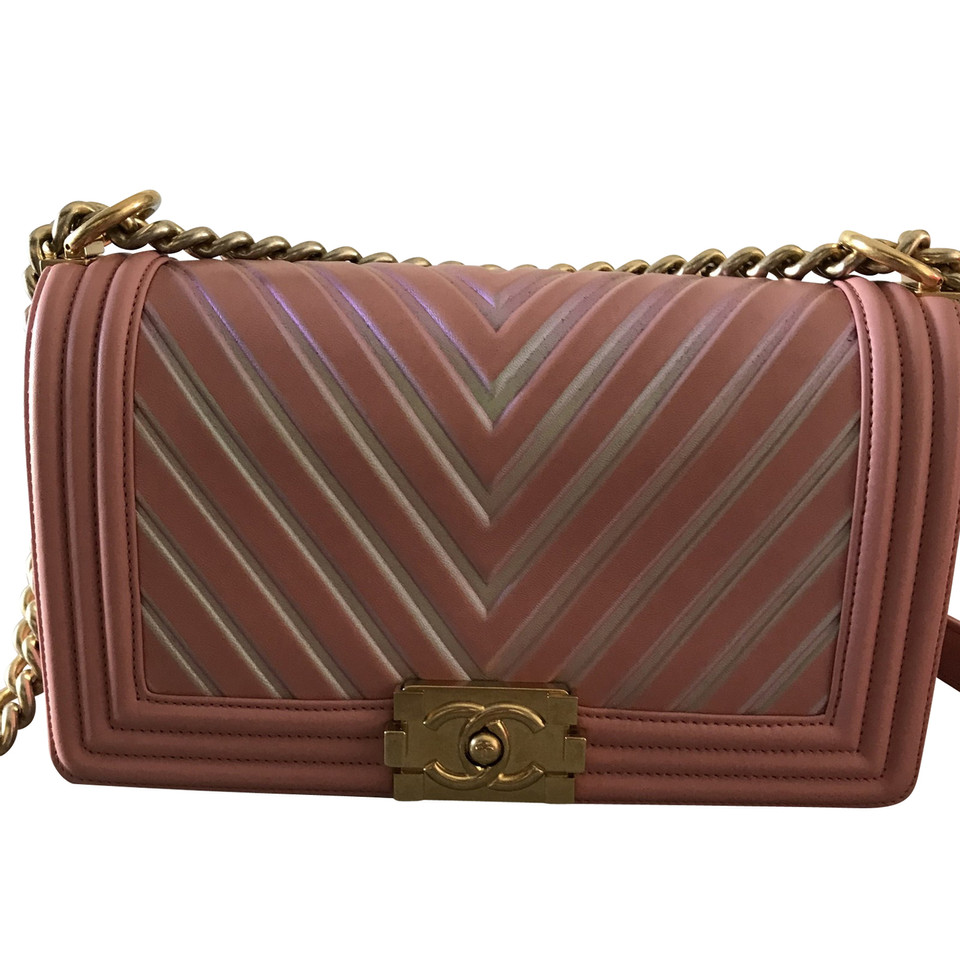 Chanel Boy Medium aus Leder in Rosa / Pink