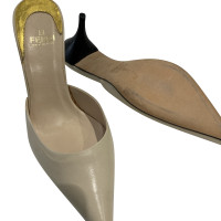 Fendi Pumps/Peeptoes aus Leder in Creme