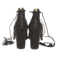 Aquazzura Pumps/Peeptoes aus Wildleder in Schwarz