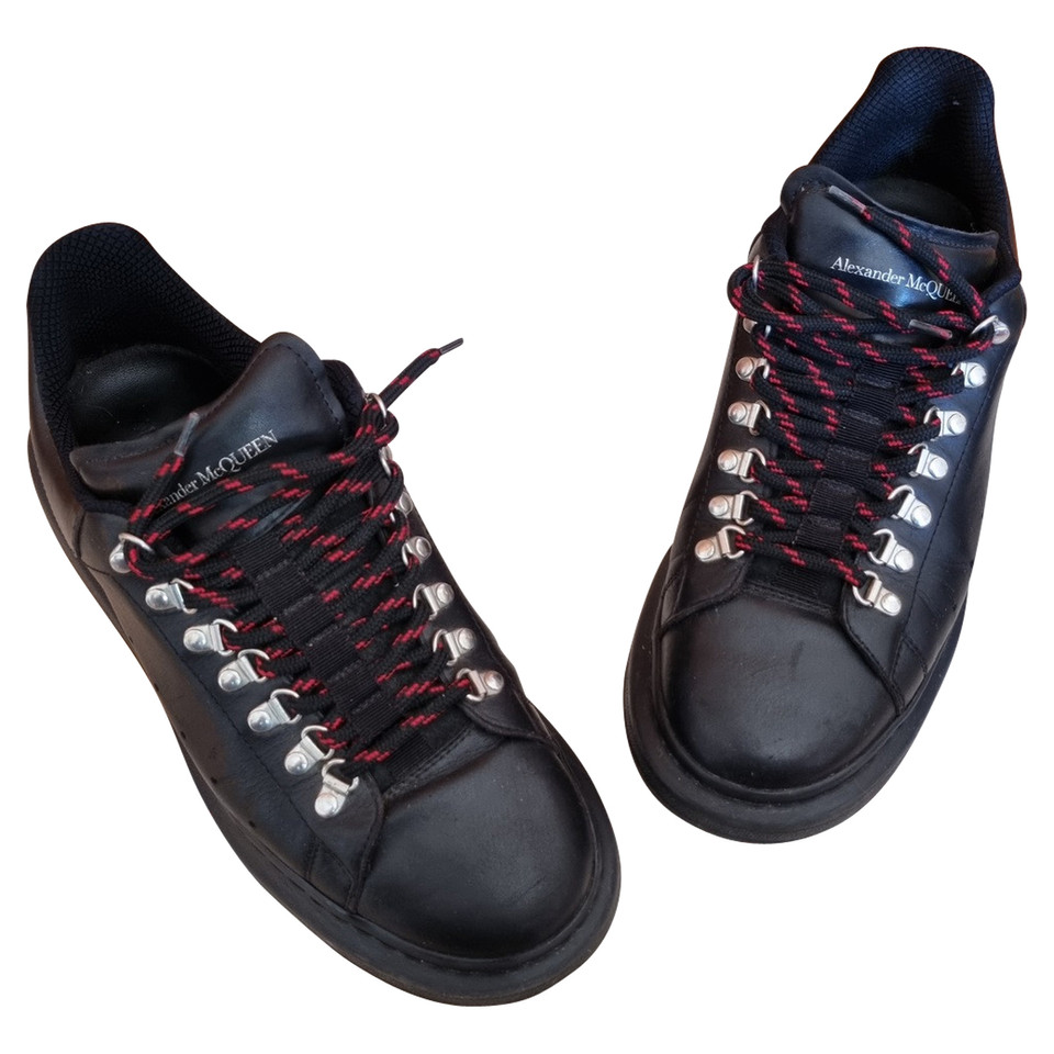 Alexander McQueen Sneakers aus Leder in Schwarz