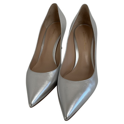 Gianvito Rossi Pumps/Peeptoes Leather in Silvery