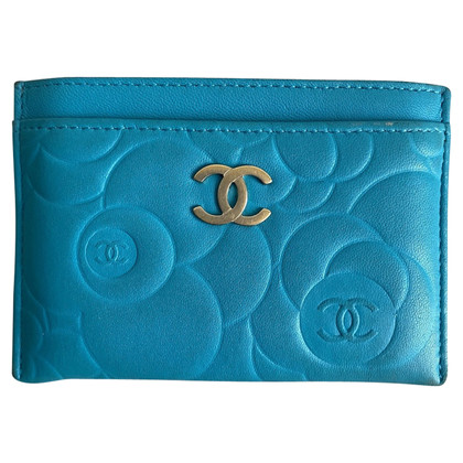 Chanel Täschchen/Portemonnaie aus Leder in Türkis