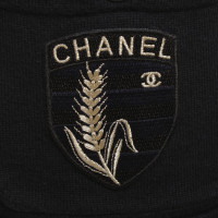 Chanel Cardigan con la patch logo